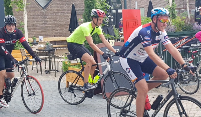 starten toertocht cyklist